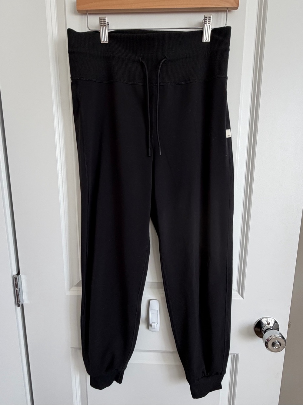 Vuori Black Daily Joggers - Medium
